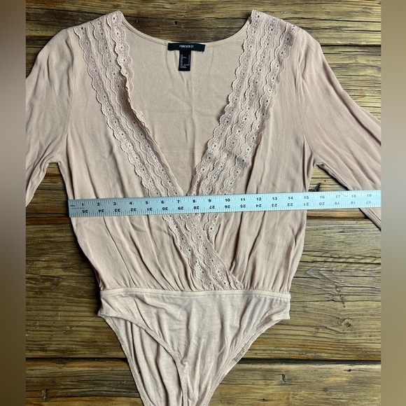 V Low Cut Bell Sleeve Bodysuit - Picture 3 of 5